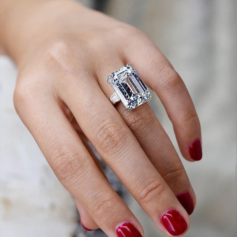 Huitan Rectangle CZ Solitaire Ring – Women's Wedding Jewelry CZ Solitaire Ring Vue