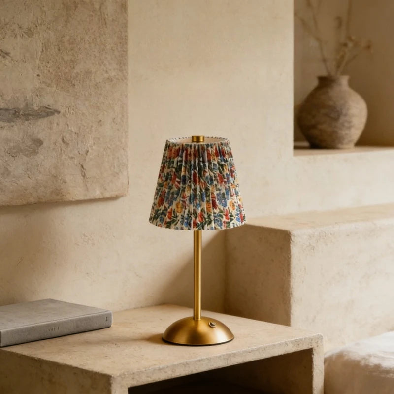 French Vintage Floral Pleated Table Lamp, Brass Base Bedside Lamp for Bedroom, Ins Style Night Light for Living Room Decor Vue