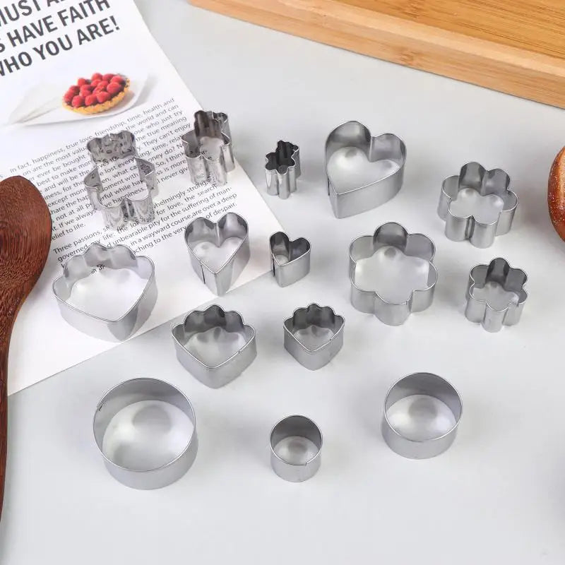 Heart and Flower Cookie Cutters 3 Size Stainless Steel Fondant Molds Set for Cake Decorating Creative Baking Vue