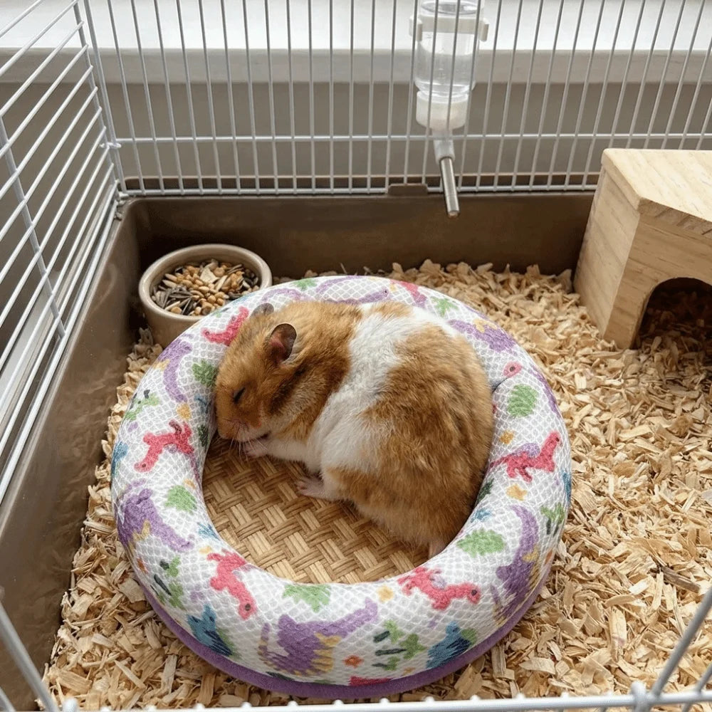Cute Breathable Hamster Cooling Bed Non-Slip Bottom Round Pet Sleeping Mat Comfortable Soft Summer Hamster Pad Cage Accessory Vue