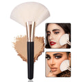 1pcs wet n wild Fan Brush, Synthetic Polymax Fibers for Versatile Blending, Ergonomic Handle for Comfortable Control Vue 1PCS