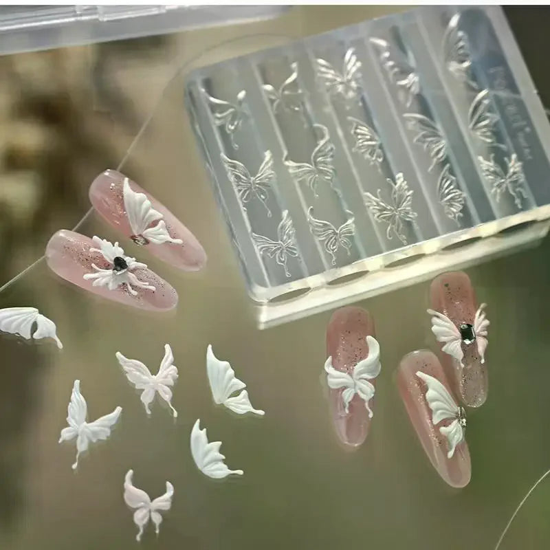 Crystal Nail Mold for Artistic Flower and Butterfly Manicures Ideal for DIY Nail Enthusiasts at Home Vue