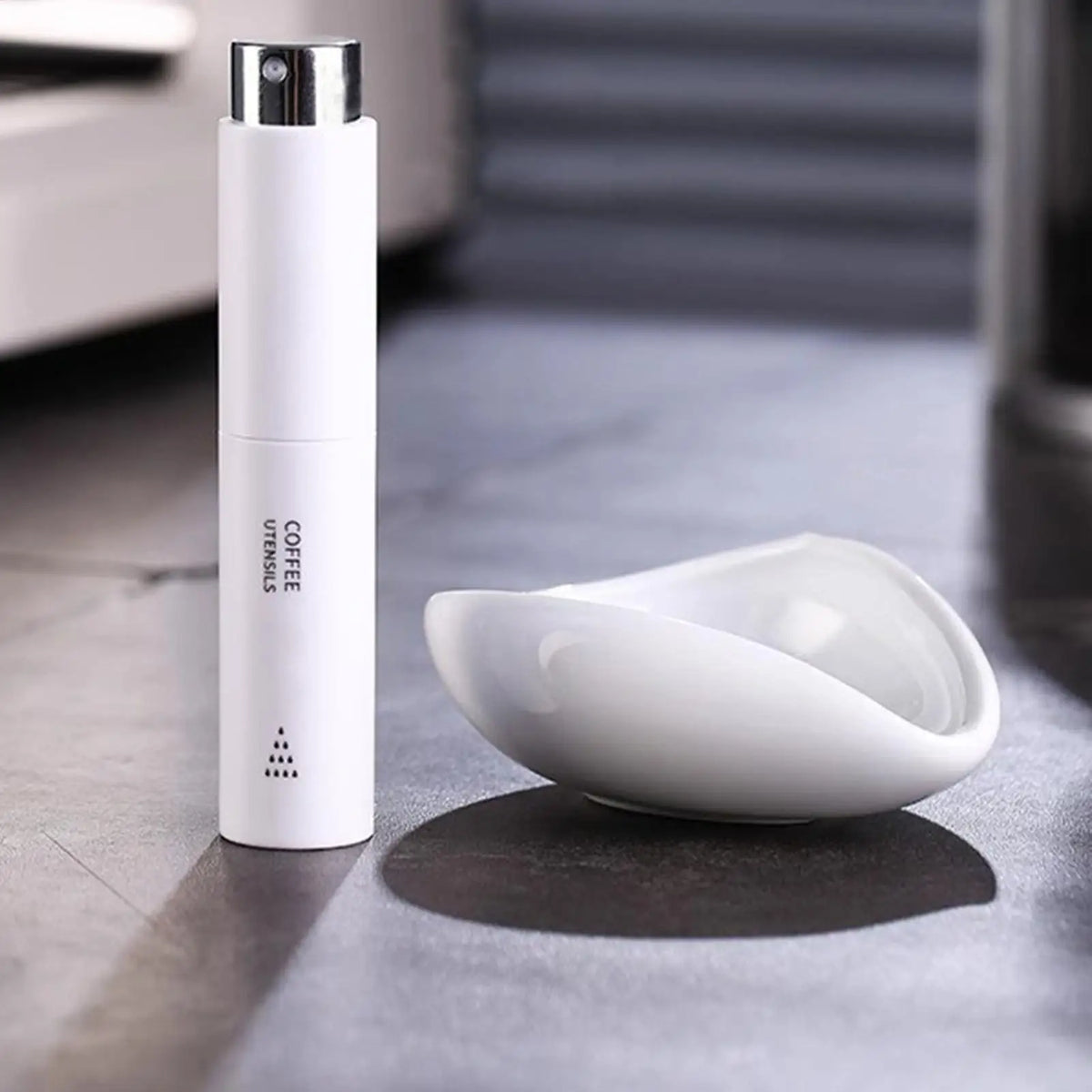 2.3x11.5cm Coffee Bean Spray Bottle Anti-flying Powder Anti-static Glass Liner Coffee Bean Spray Bottle Portable Water Atomizer Vue