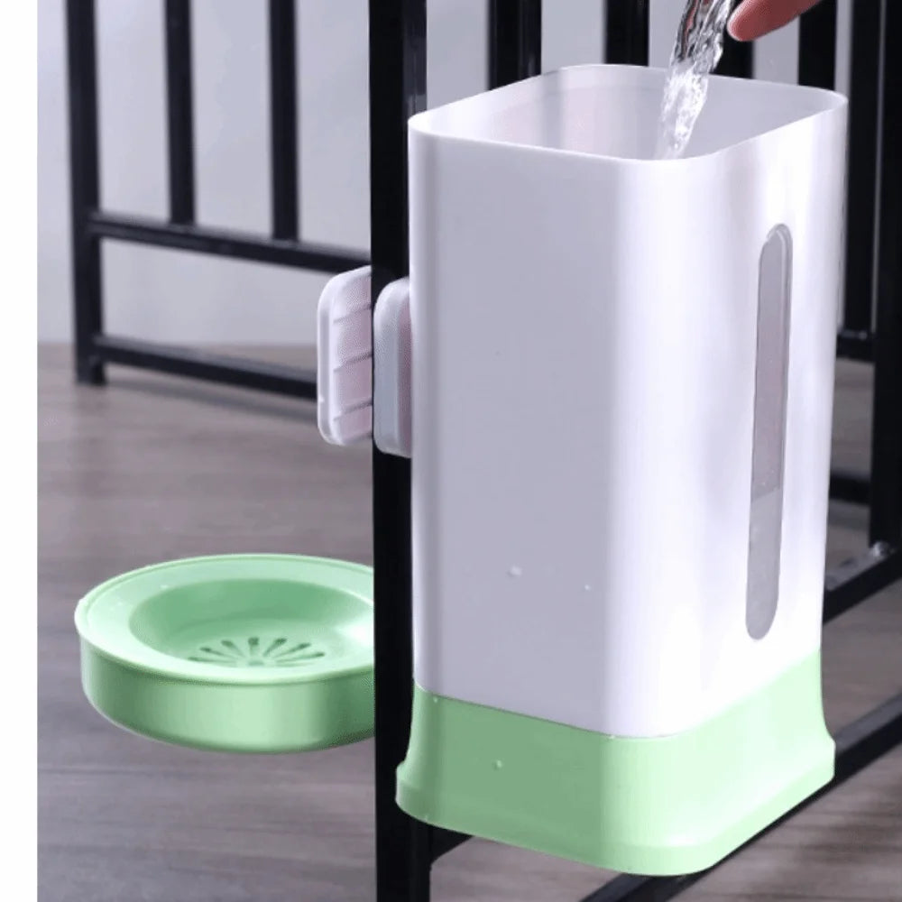 1.5L Dog Water Dispenser Large Capacity Leak-Proof Cage Hanging Water Bottle Easy to Clean Adjustable Hanging Crate Water Bowl Vue Light green-