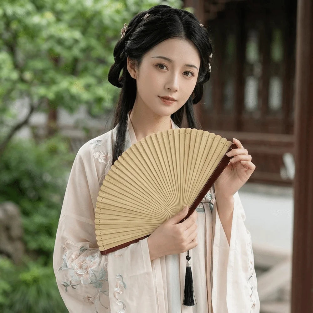 Exquisite Vintage Bamboo Folding Fan Portable Classic Handheld Fan Mini Decorative Hand Cranked Fan Qipao Accessory Vue