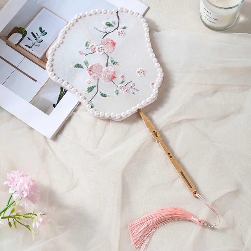 Handmade Embroidery Ancient Style Long Handle Fan Classical Portable Qipao Circular Fan Exquisite Elegant Bamboo Handle Fan Vue