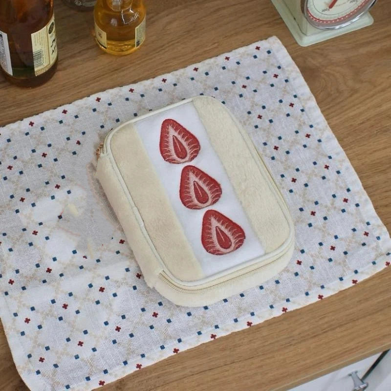 Cute Embroidered Strawberry Pencil Case Portable Stationery Box Large Capacity Multi-functional Makeup Storage Bag Vue