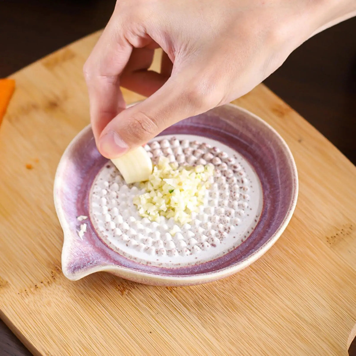 Handmade Ceramic Multifunctional Garlic Grater Plate, Kitchen Tool for Ginger, Onion & Chocolate, Durable Dish for Home Cooking Vue