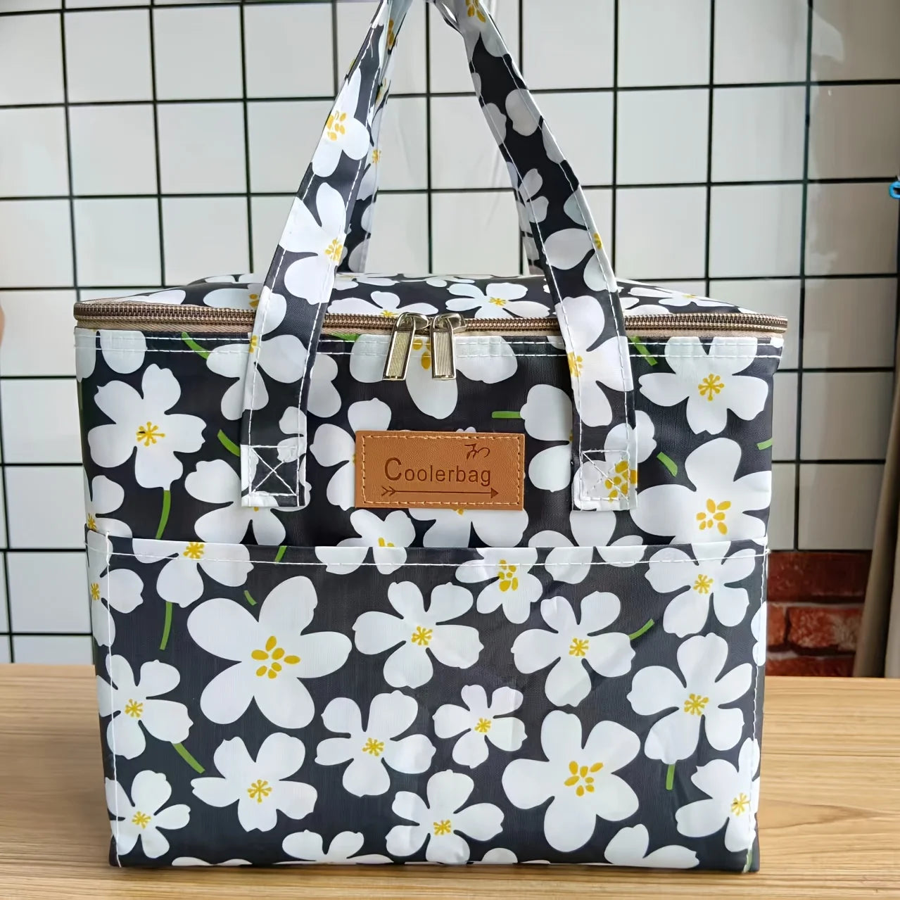 Multifunctional Outdoor Insulated Tote 4 Pockets Large Capacity