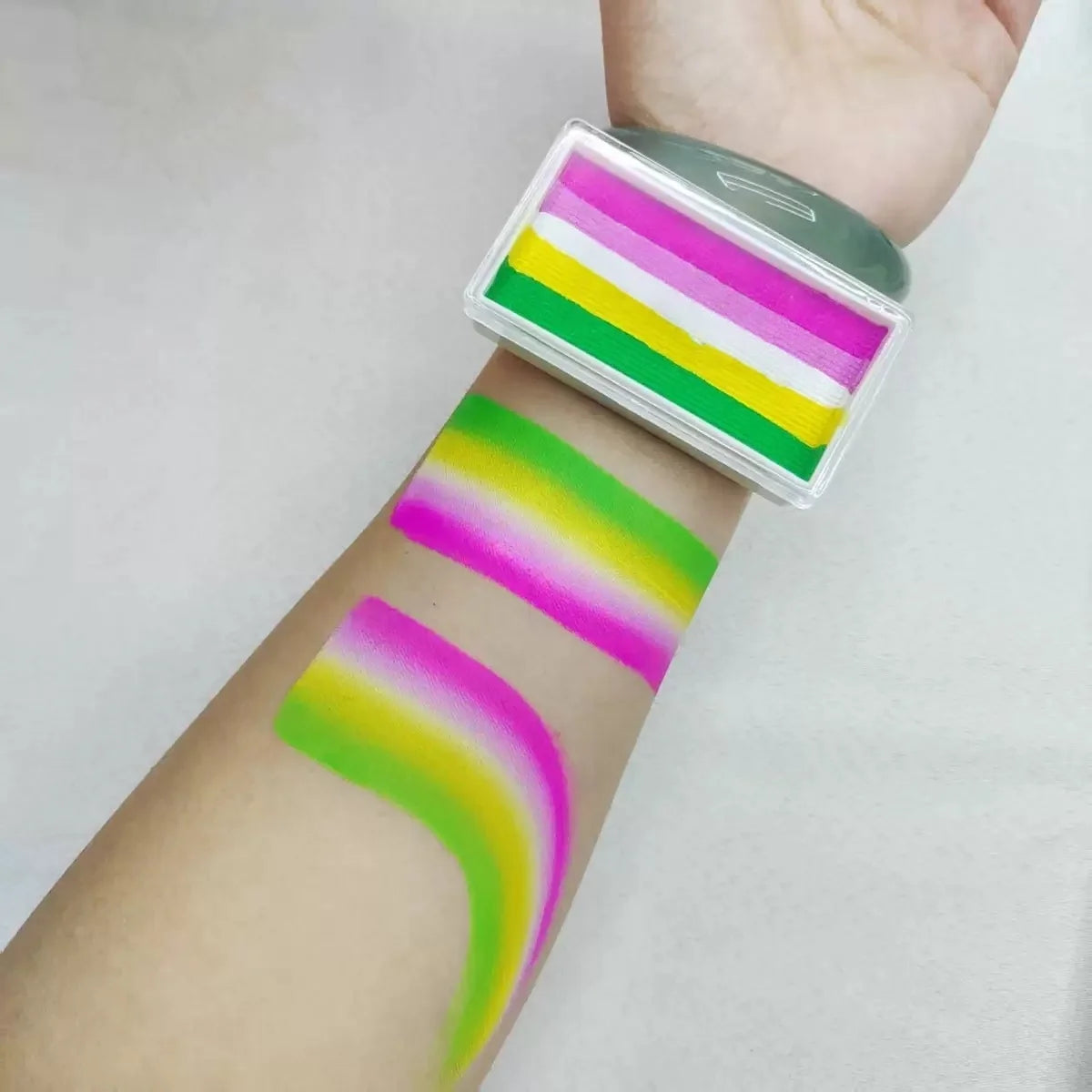 30g High Quality Non-Toxic Water-Based Split Cake Face Body Paint for Kids Festival Cosplay Vue NL30-003 China Mainland