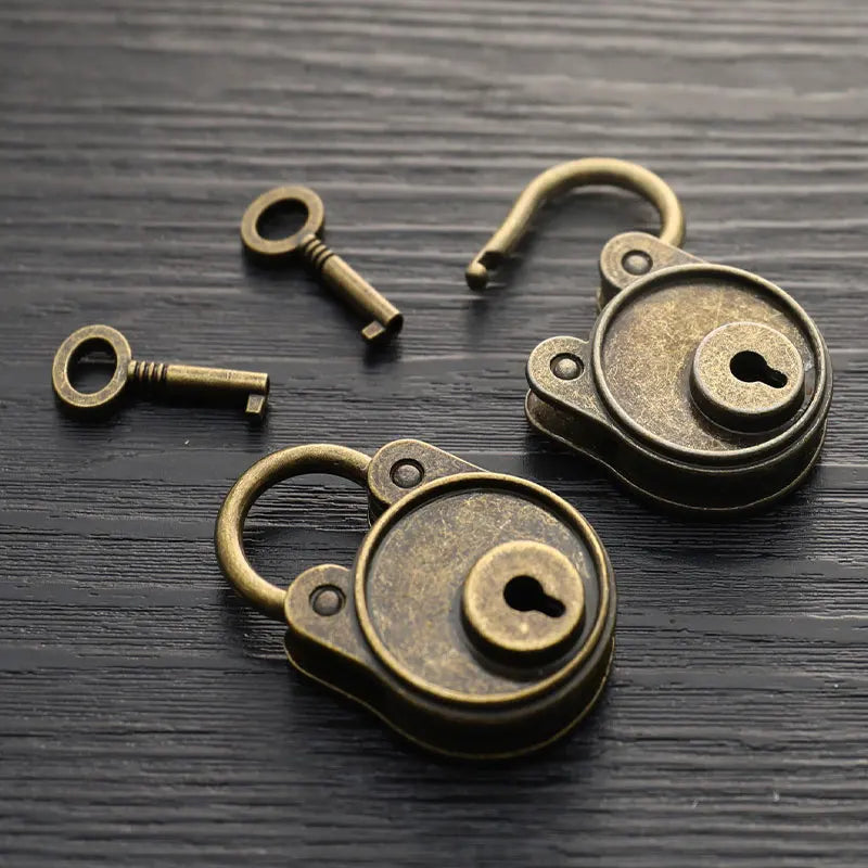 Hot Chinese Vintage Padlock Old Style Lock Notebook Luggage Belt Antique Bronze Plated Padlock With Key Suitcase Locks Hardware Vue