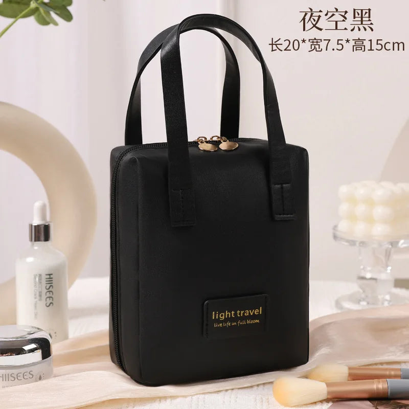 Portable Travel Makeup Bag with Large Capacity High-End Cosmetic Organizer Stylish Toiletry Storage Bag for Cosmetics Vue Black