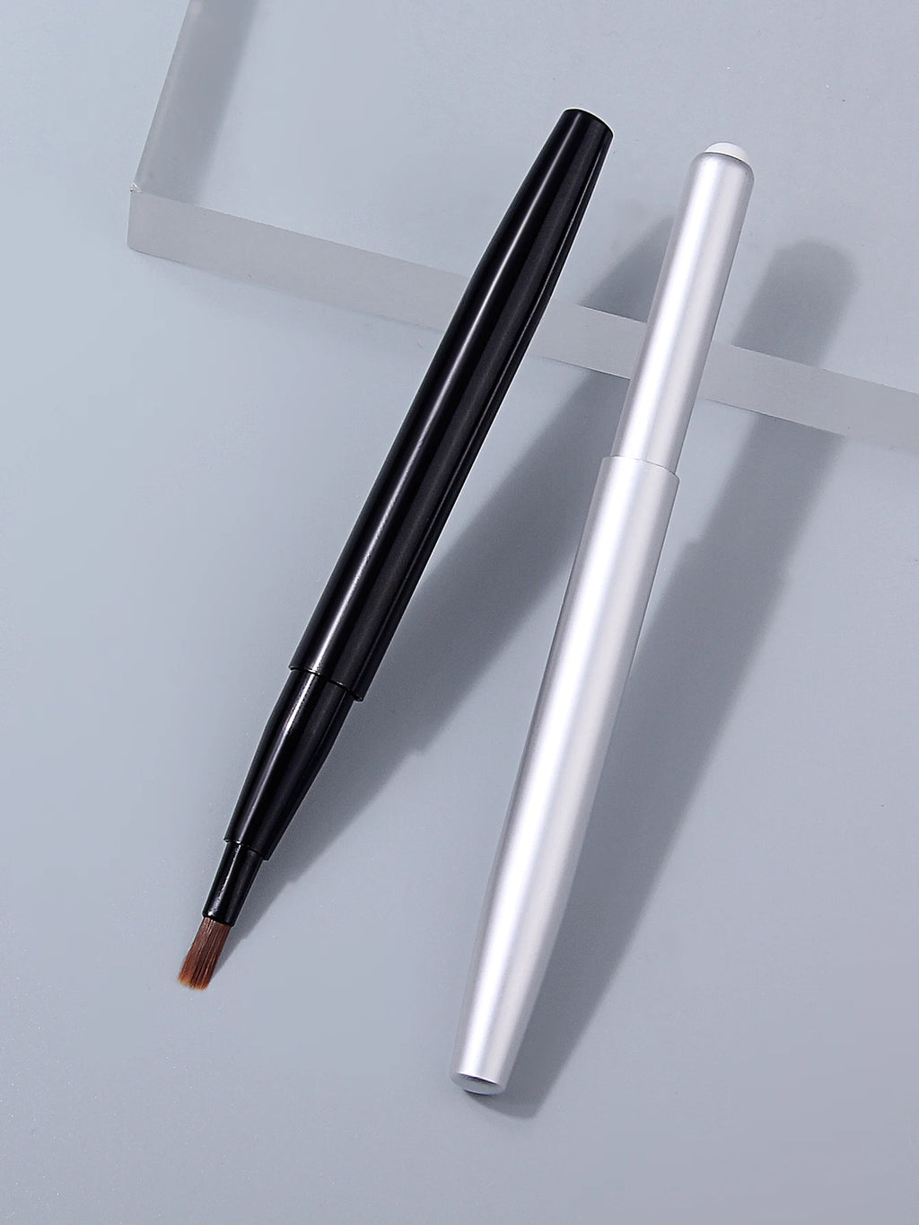 2PCS Portable Makeup Brush‑ Retractable Lip Brush Soft Fiber Hair Fashion Design Travel Lip Brush Vue