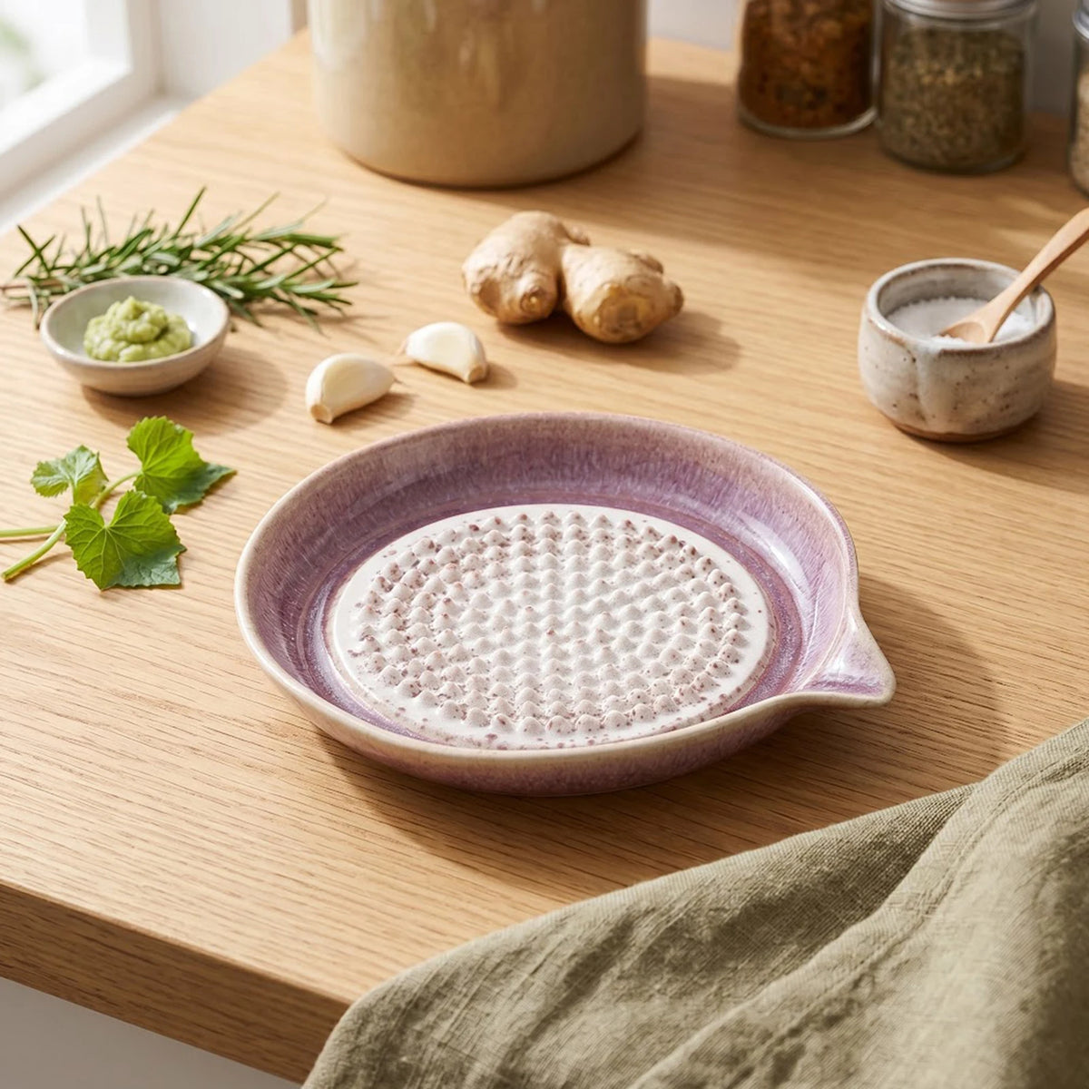 Ceramic Handheld Grater Plate – Ginger, Garlic & Spice Grinder Ceramic Grater Plate Vue
