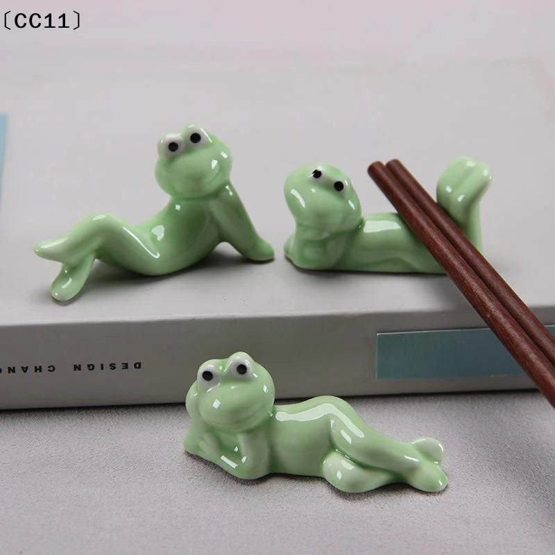 〔CC11〕1Pcs Spoon Fork Rest Tableware Restaurant Utensil Creative Ceramic Funny Frog Chopstick Holder Cutlery Stand Kitchen Tools Vue