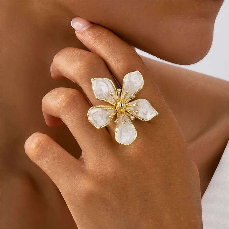 Huitan White Enamel Flower Adjustable Ring – Women's Fashion Fashion Ring Vue A661 resizable