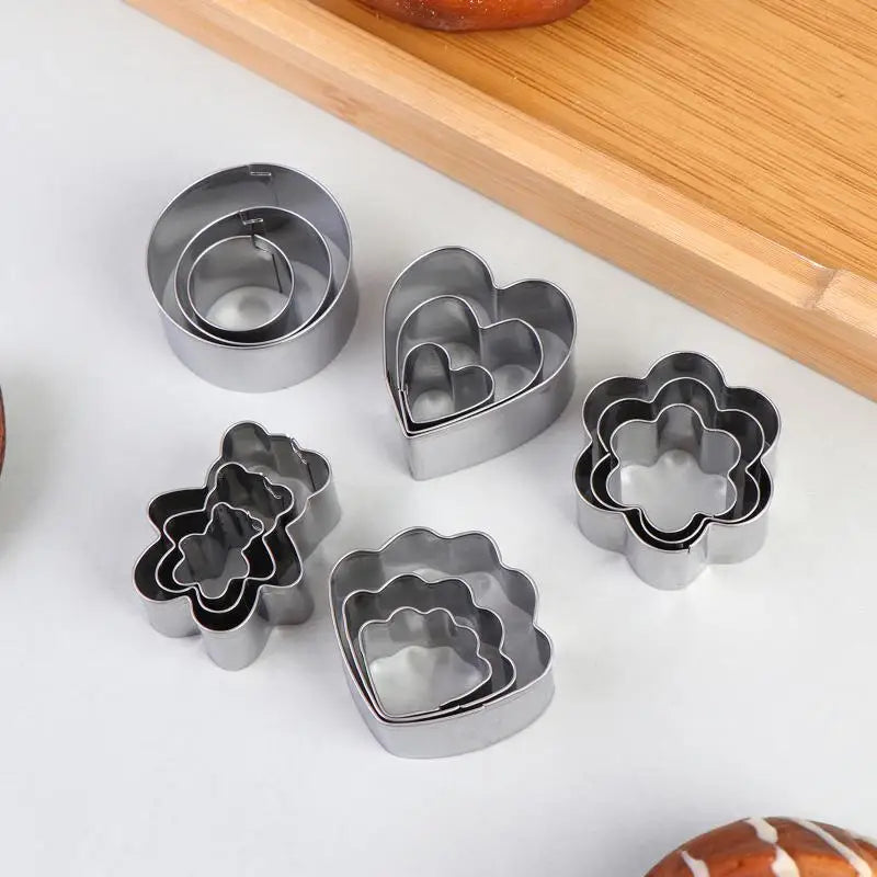 Heart and Flower Cookie Cutters 3 Size Stainless Steel Fondant Molds Set for Cake Decorating Creative Baking Vue