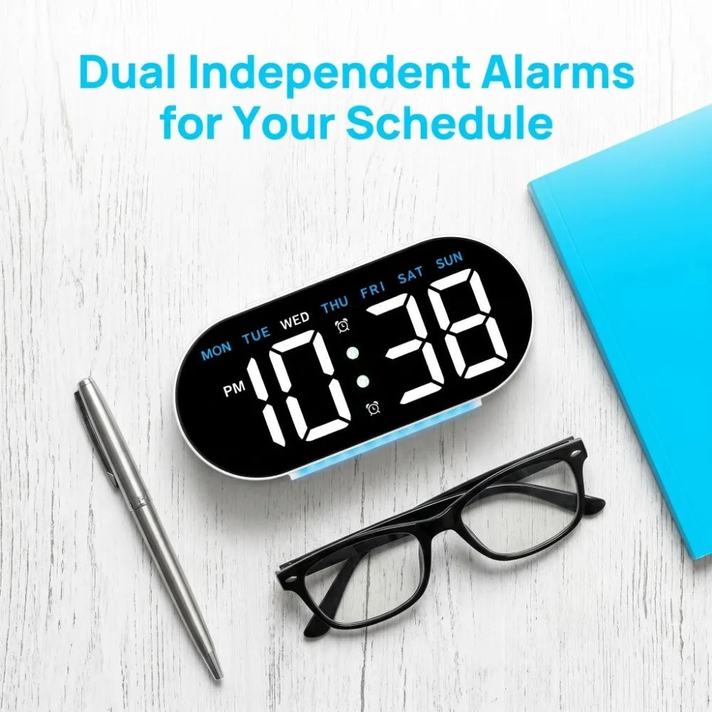 Large Screen Digital Alarm Clock Minimalist Design Night Light LED Electronic Clock Stylish Adjustable Brightness Vue