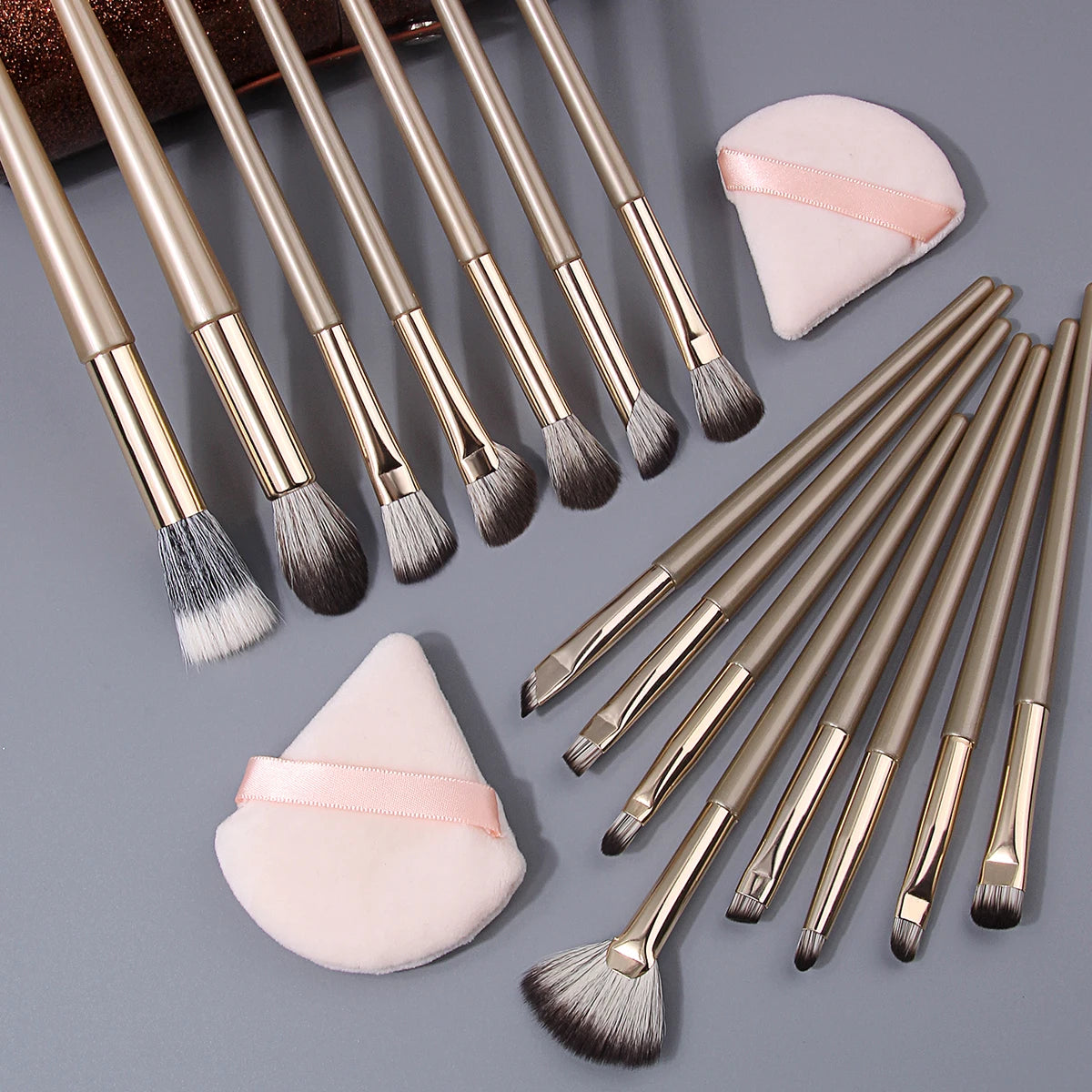 18Pcs Champagne Makeup Brush Set Face Eye Cosmetic Brushes, 2 Triangle Powder Puffs, Glitter Bronze Cylinder Brush Case Beauty K Vue