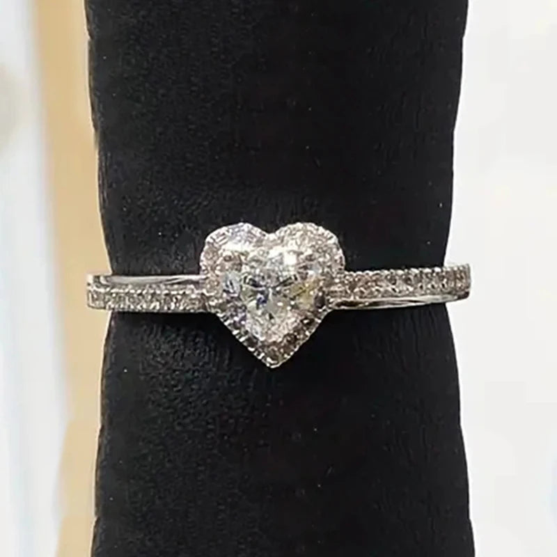 Huitan Heart CZ Ring – Silver Women's Wedding & Engagement Band Fashion Ring Vue