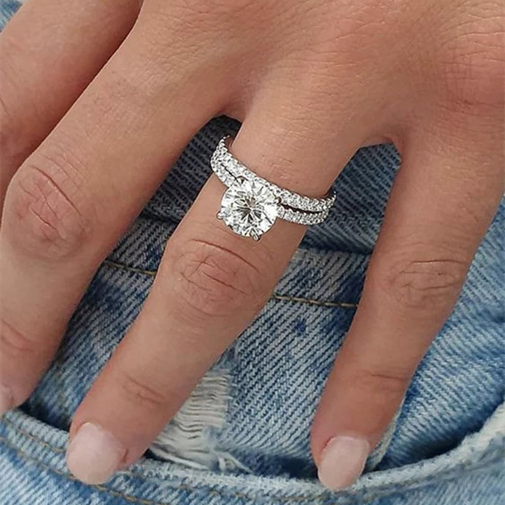 Huitan CZ Bridal Ring Set for Women – Silver Tone 2-Piece CZ Bridal Ring Set Vue