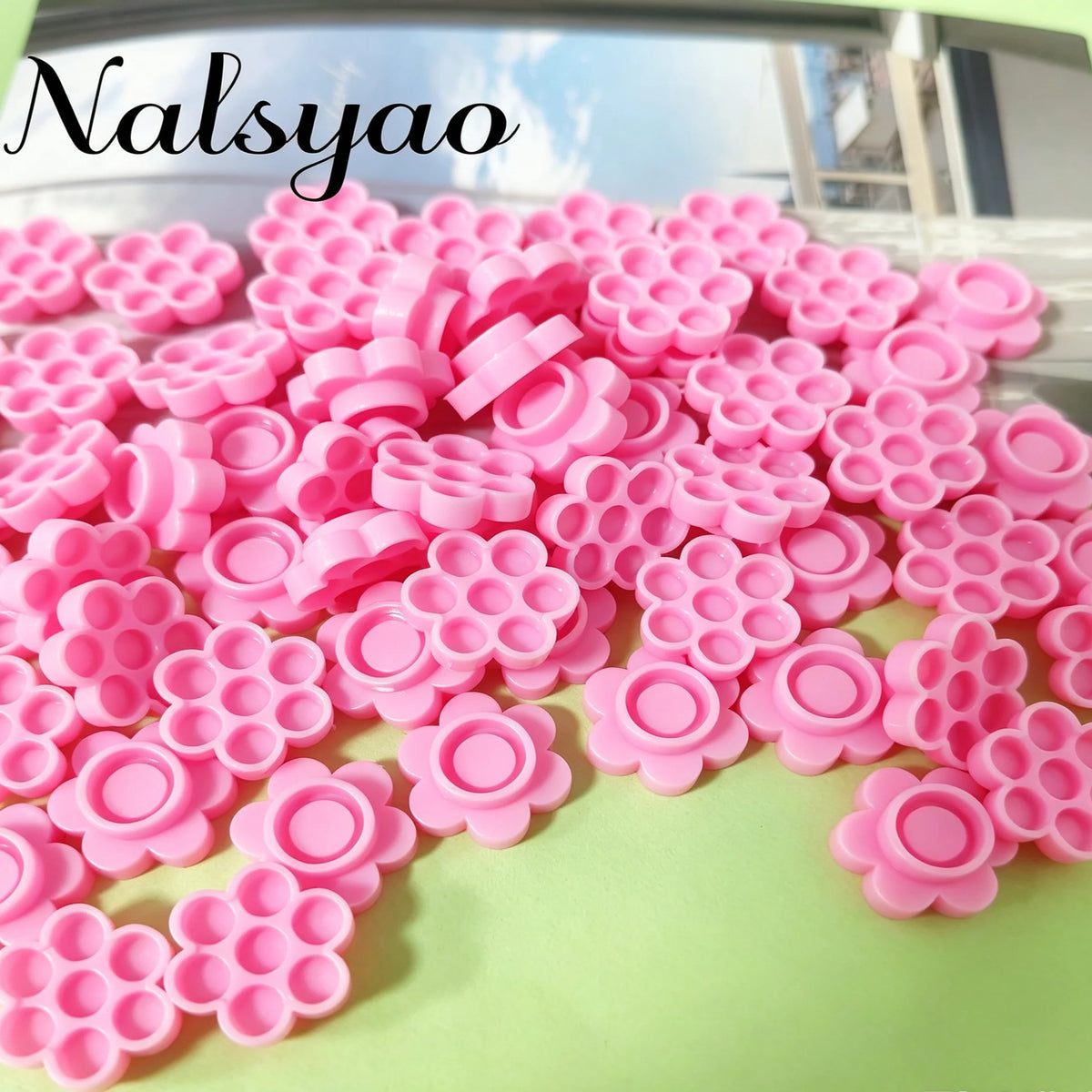 100PCS False eyelash tool accessories eyelash flower cup mini cute flower cup plastic portable eyelash powder flower cup wreath Vue