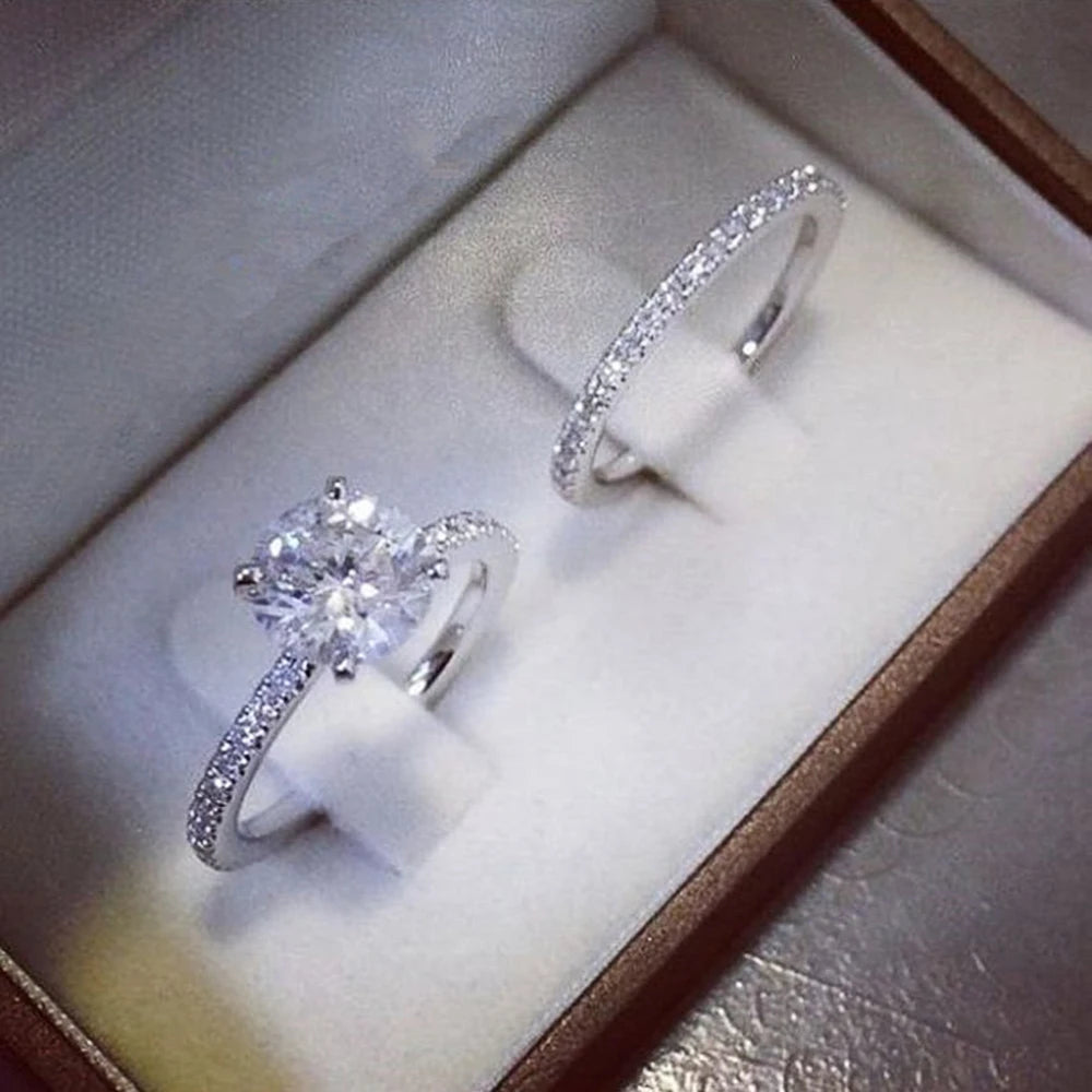 Huitan CZ Bridal Ring Set for Women – Silver Tone 2-Piece CZ Bridal Ring Set Vue