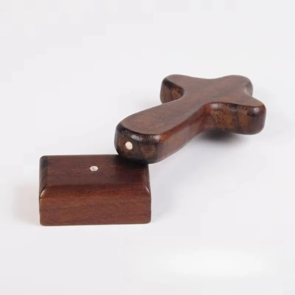 Magnetic Base Wood Cross Statue Portable Vintage Crosses Figurine Standing Handicraft Crucifix Sculpture Bookshelf Display Vue