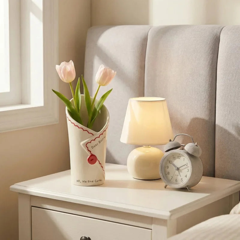 Creative design ceramic vase, romantic envelope vase, high aesthetic value, ins-style home decor, home use flower arrangement Vue