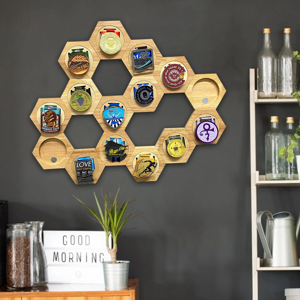 Pine Wood Medal Holder Hexagonal Wood Medal Rack Honeycomb Combination Medal Display Stand Creative Splicing Wall Decor Gift Vue