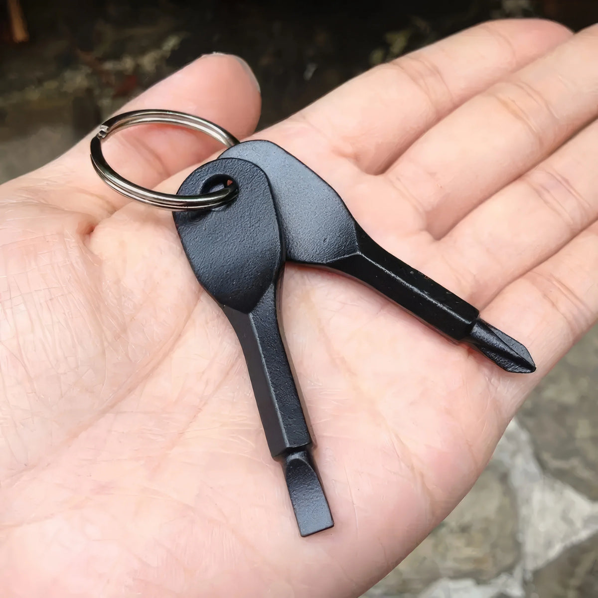 2Pcs Keychain Screwdrivers Black Silver,Steel Portable Screwdriver Head, Mini Hand Tool for Car Bicycle Motorcycle Repair Vue
