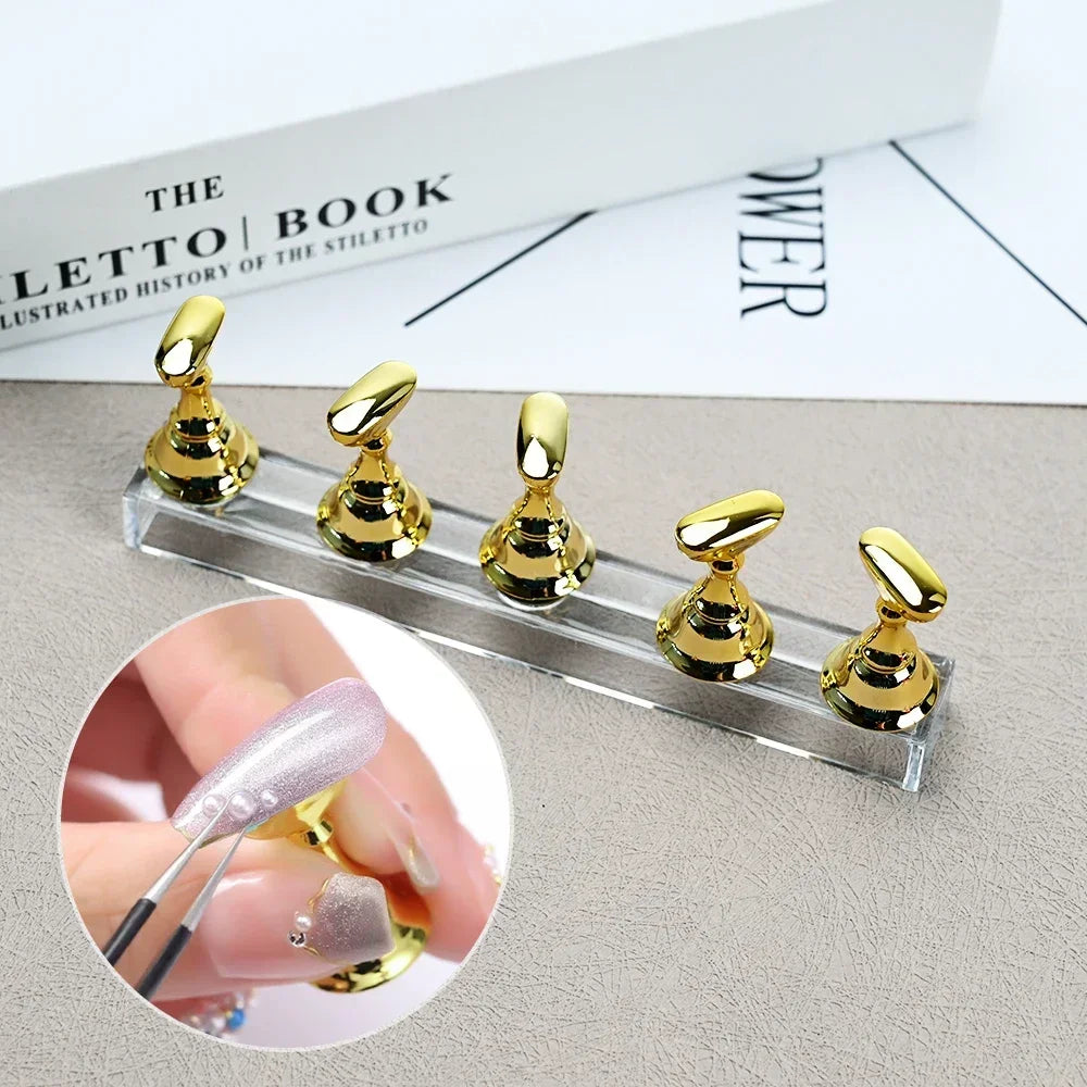 5Pcs Press 7 Color Nail Showing Stand Tool On Shelves Nail Art Display setMagnetic Nail Holder Practice Display Stand With Base Vue