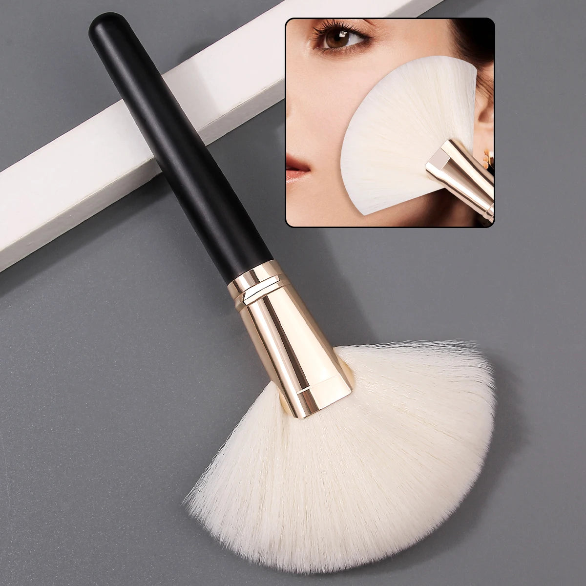 1pcs wet n wild Fan Brush, Synthetic Polymax Fibers for Versatile Blending, Ergonomic Handle for Comfortable Control Vue