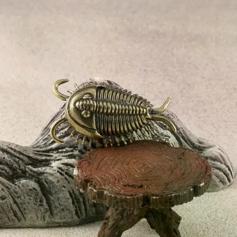 Cambrian Brass Trilobite Insect Ornament Retro Style Desk Accessories Tea Pet Unique Collectible for Office Home Decor Vue