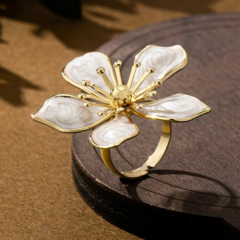 Huitan White Enamel Flower Adjustable Ring – Women's Fashion Fashion Ring Vue