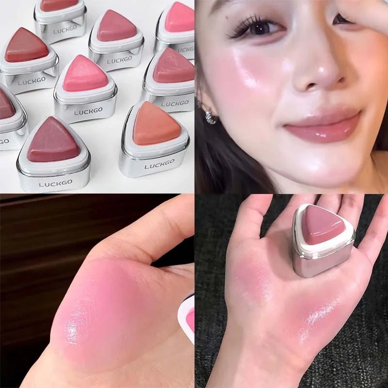Triangle powder blusher is clear, moist, delicate, natural, and expansive. Korean pseudo facial makeup and powder blusher cream Vue