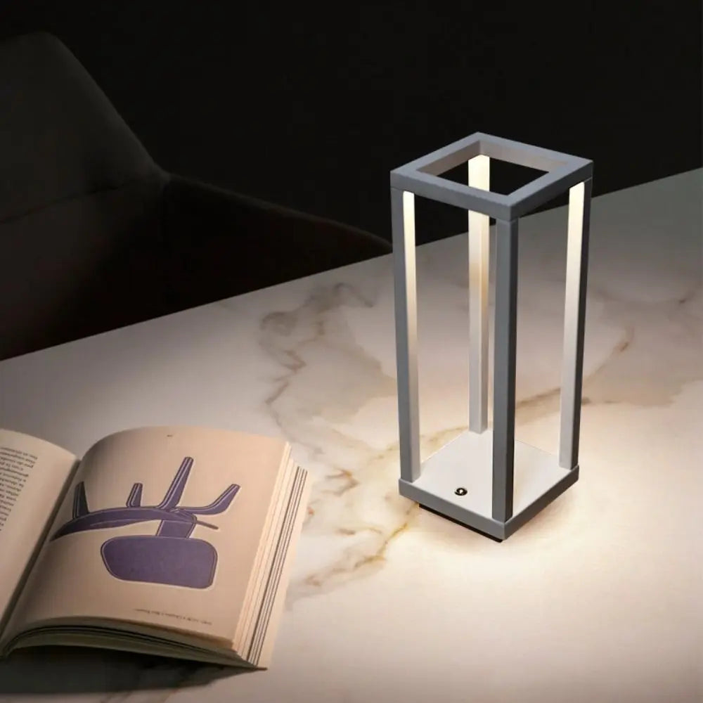 Modern European Design LED Table Lamp Waterproof Ip65 Rechargeable Rechargeable Table Lamp Decorative Lighting LED Technology Vue