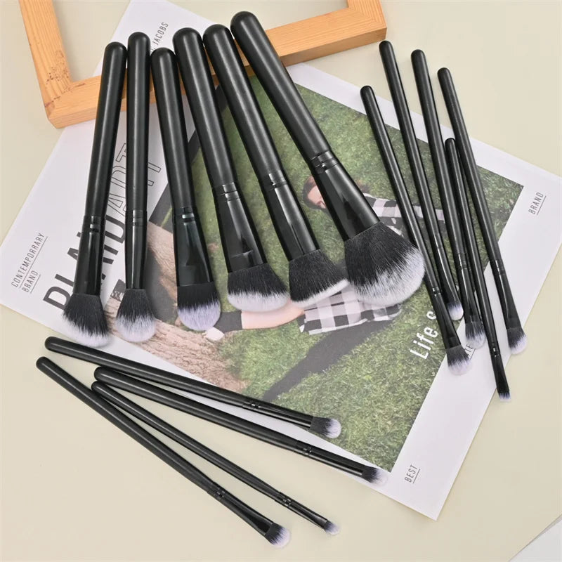 15Pcs Makeup Brush Set Soft Synthetic Loose Powder Blush Brush Eyeshadow Foundation Cosmetic Brushes with PU Leather Storage Bag Vue