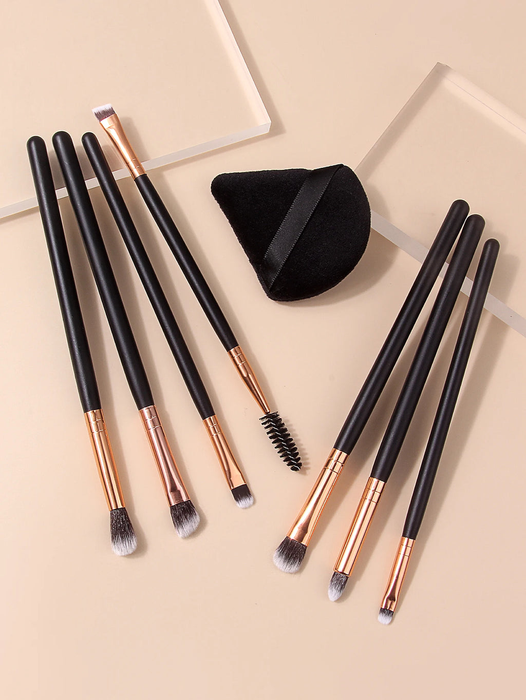 8Pcs Makeup Brushes with Triangle Powder Puff, Soft Fluffy Makeup Tools Cosmetic Eye Shadow Blending Beauty Make Up Brush Set Vue