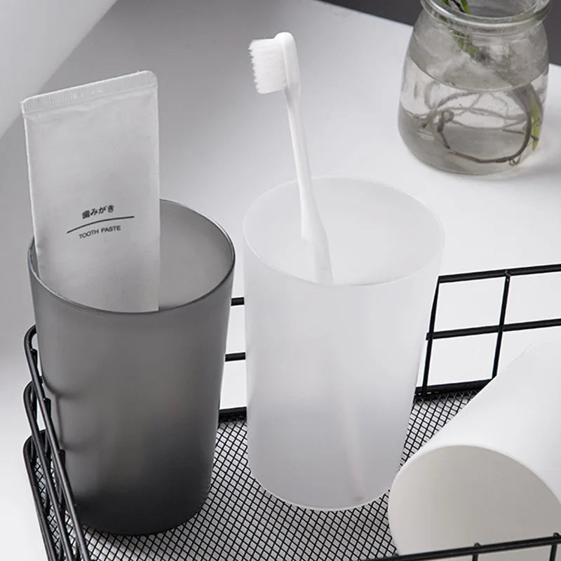 4pcs Solid Color Mouthwash Cup, Simple Toothbrush Cup, Plastic Mouthwash Cup, Bathroom Accessory Vue