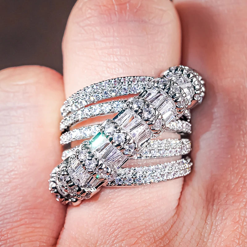 Huitan Women's Cubic Zirconia Fashion Ring – Geometric Design Fashion Ring Vue