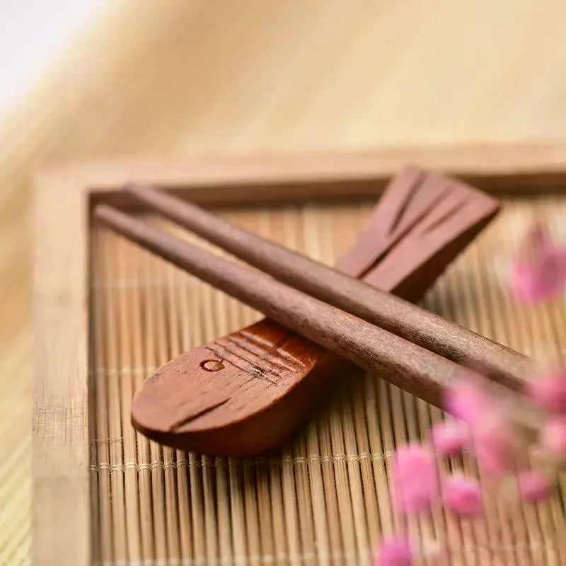 Creative Japanese Chopsticks Holder Wooden Chopstick Pillow Spoon Fork Knife Stand Table Decor Chopstick Rest Tableware Holder Vue