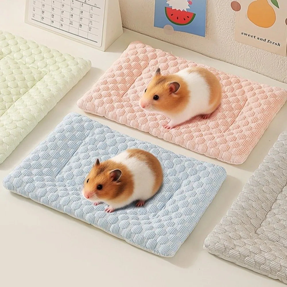 Pet Supplies Soft Hamster Cooling Mat Breathable Non-slip Guinea Pig Bed Pad Comfortable Ice Silk Pad Pet Sleeping Mat Cage Mat Vue