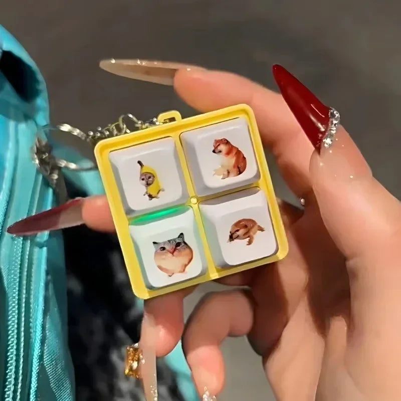 Funny Cat & Dog Meme Sound Keychain – 4-Button Voice Keyring Novelty Sound Keychain Vue