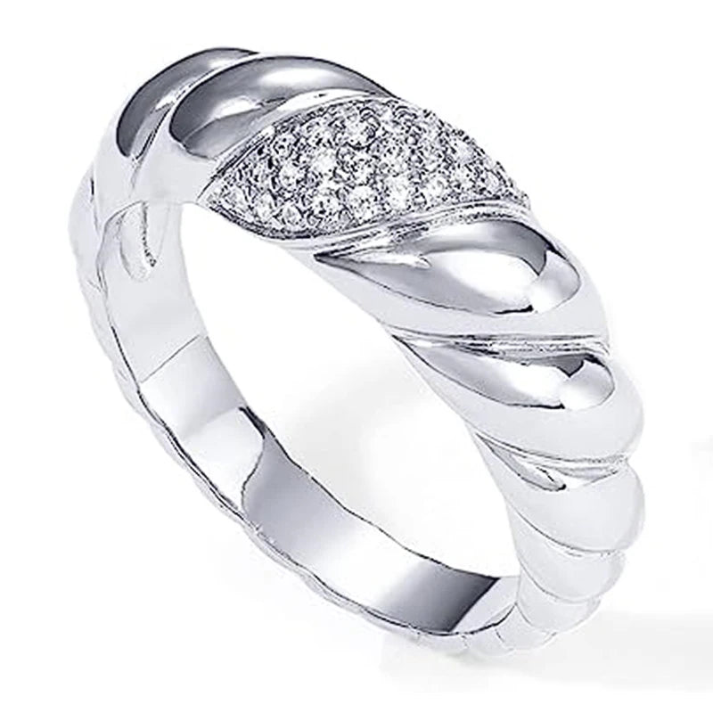 Huitan Women's Pave Cubic Zirconia Brass Ring – Hip Hop Style Fashion Ring Vue