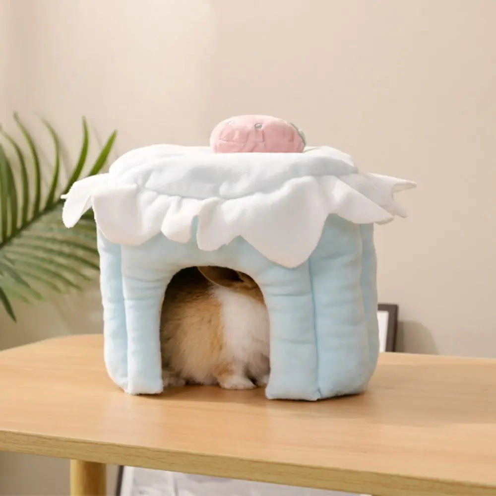Cake Shape Pet Hideout House Strawberry Design Comfortable Hamster Warm Nest Soft Hamster Shelter House For Autumn Winter Vue