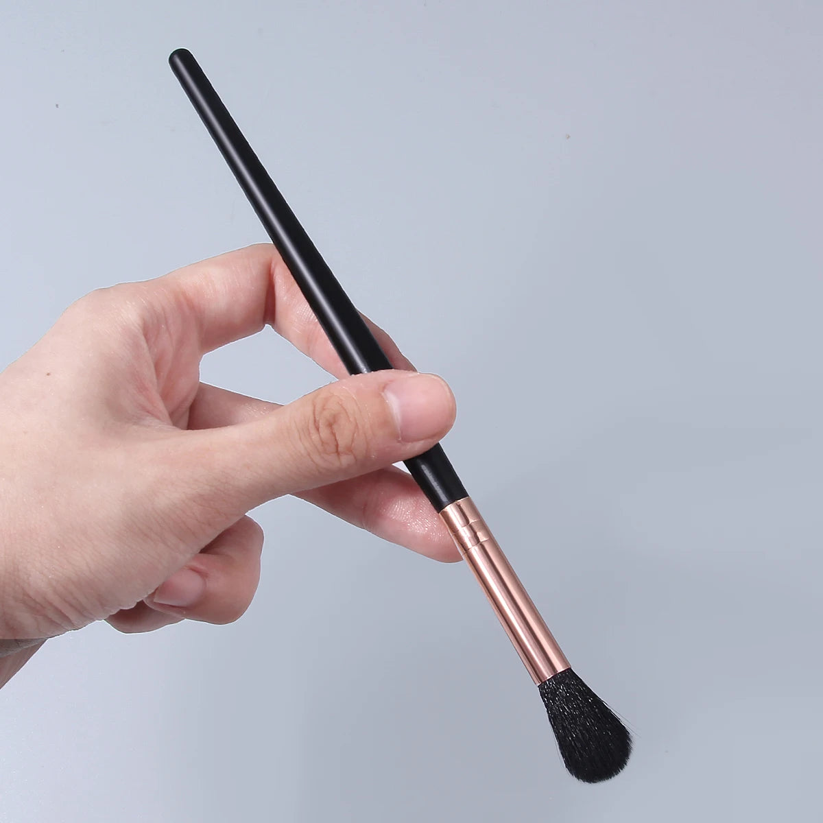 Hot Sale Multipurpose Highlighter Makeup Brush,1PCS Black & Rose Gold Synthetic Brush for Highlighter, Eyeshadow & Powder Applic Vue