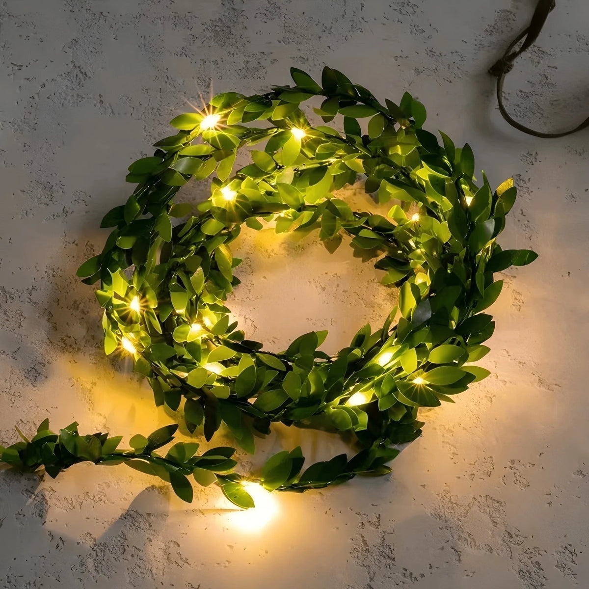 Minimalist Delicate Green Leaf LED String Lights, Slim Vine Fairy Lights for Shelf Wall Bedroom Boho Home Decor Vue