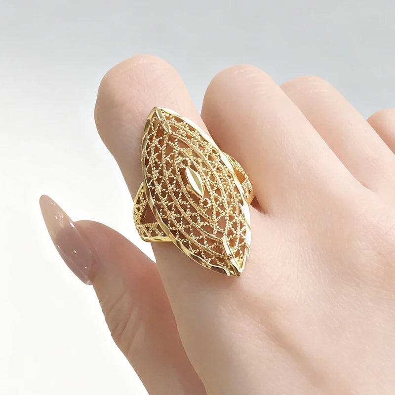 Huitan Gold Marquise Hollow Ring – Luxury Wedding Band for Women Fashion Ring Vue