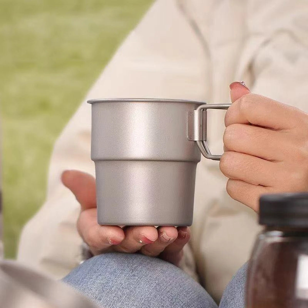 APWIKOGER Titanium Camp Mug – Ultralight Foldable Handle Titanium Camp Mug Vue